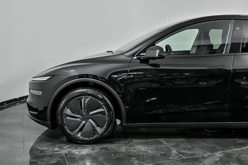 2026 Tesla Model Y - Image 6 of 21