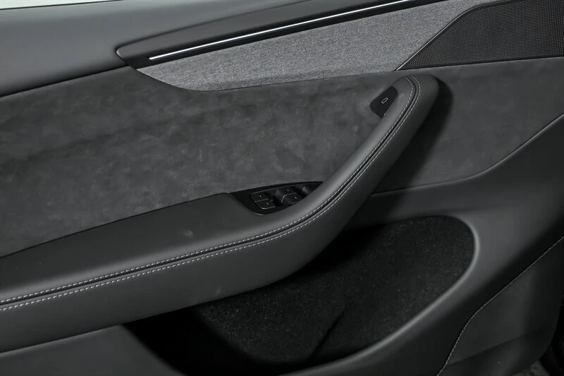 2026 Tesla Model Y - Image 15 of 21