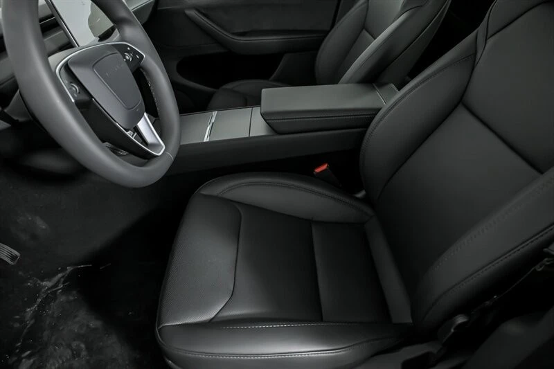 2026 Tesla Model Y - Image 17 of 21