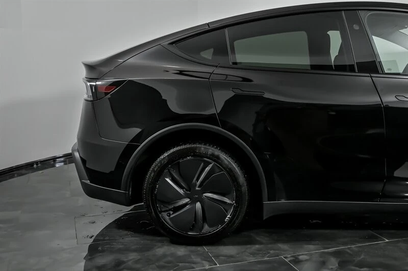 2026 Tesla Model Y - Image 11 of 21