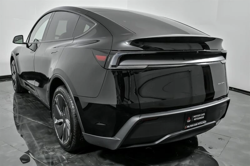2026 Tesla Model Y - Image 8 of 21