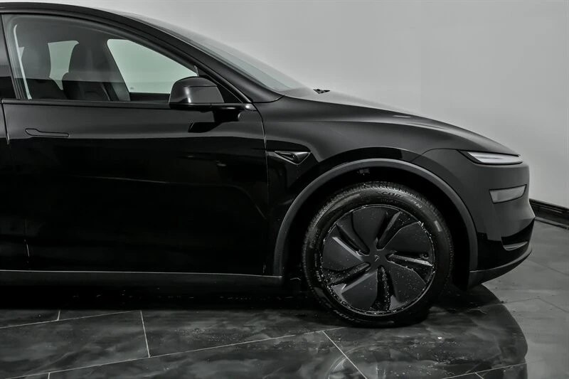 2026 Tesla Model Y - Image 12 of 21