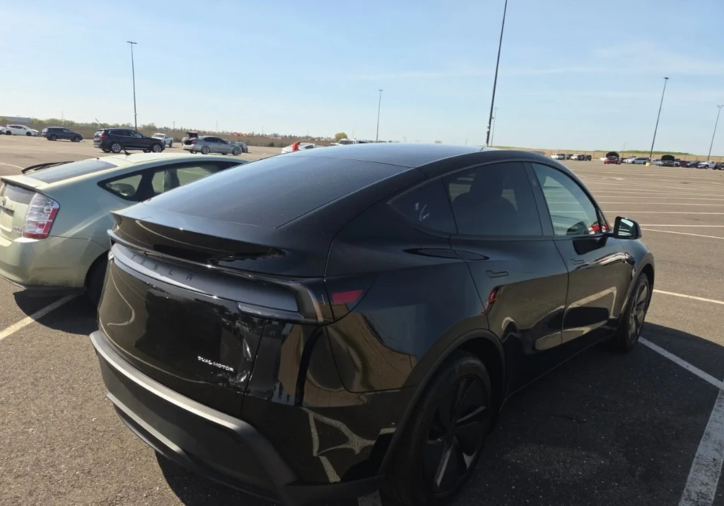 2026 Tesla Model Y - Image 2 of 10