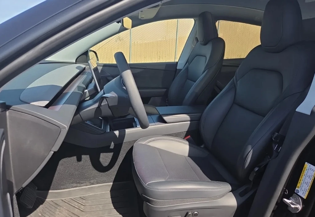 2026 Tesla Model Y - Image 4 of 10