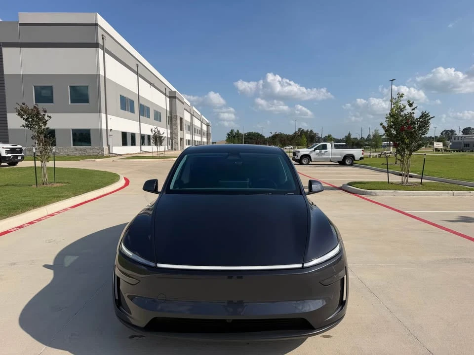 2026 Tesla Model Y - Image 2 of 14