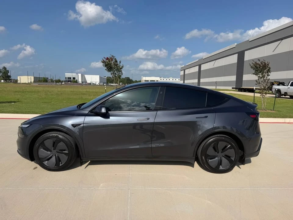 2026 Tesla Model Y - Image 8 of 14