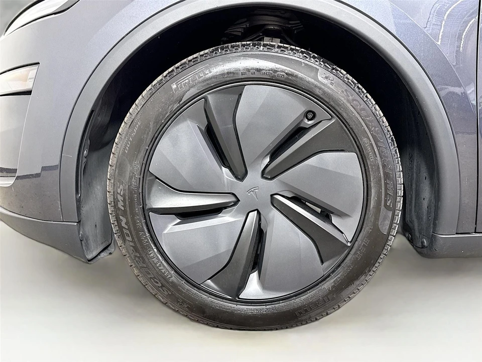 2026 Tesla Model Y - Image 13 of 14