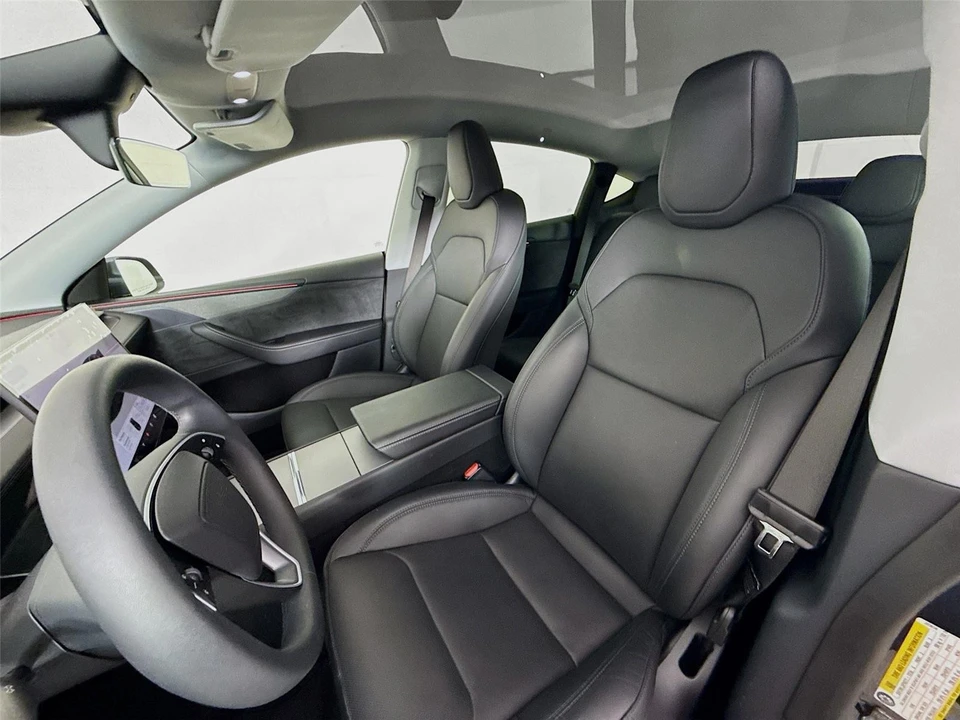 2026 Tesla Model Y - Image 12 of 14