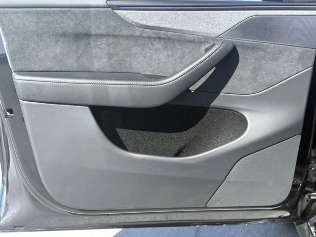 2026 Tesla Model Y - Image 17 of 21