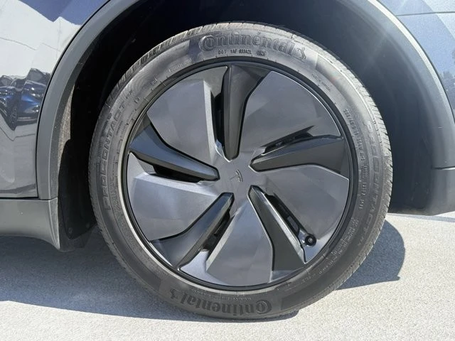 2026 Tesla Model Y - Image 16 of 21