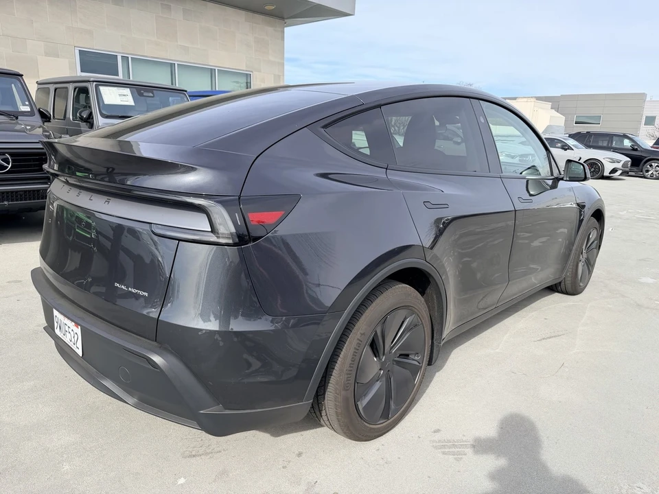 2026 Tesla Model Y - Image 6 of 7