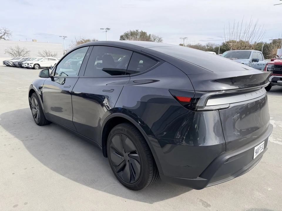 2026 Tesla Model Y - Image 5 of 7