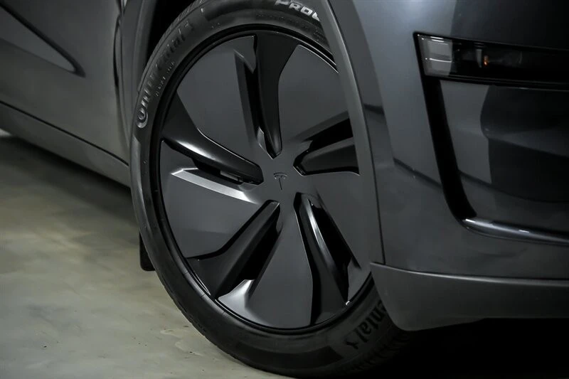 2026 Tesla Model Y - Image 4 of 21