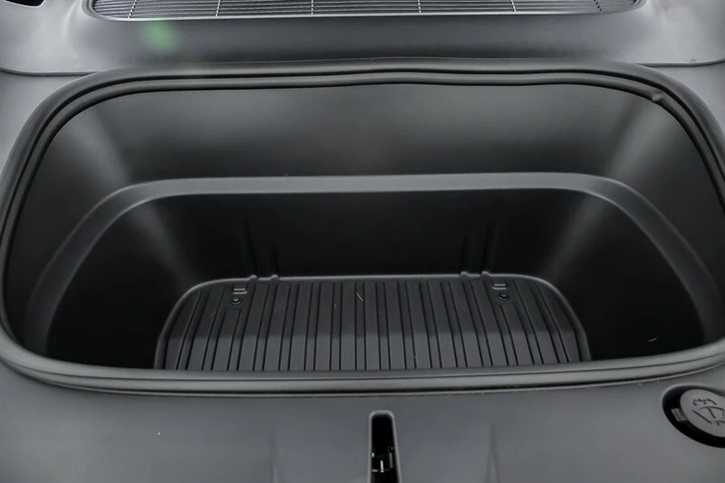 2026 Tesla Model Y - Image 17 of 21