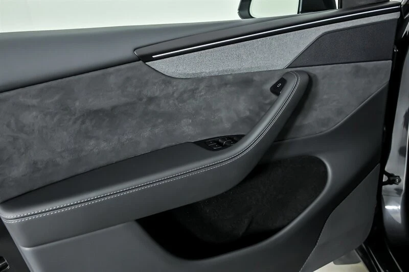2026 Tesla Model Y - Image 18 of 21