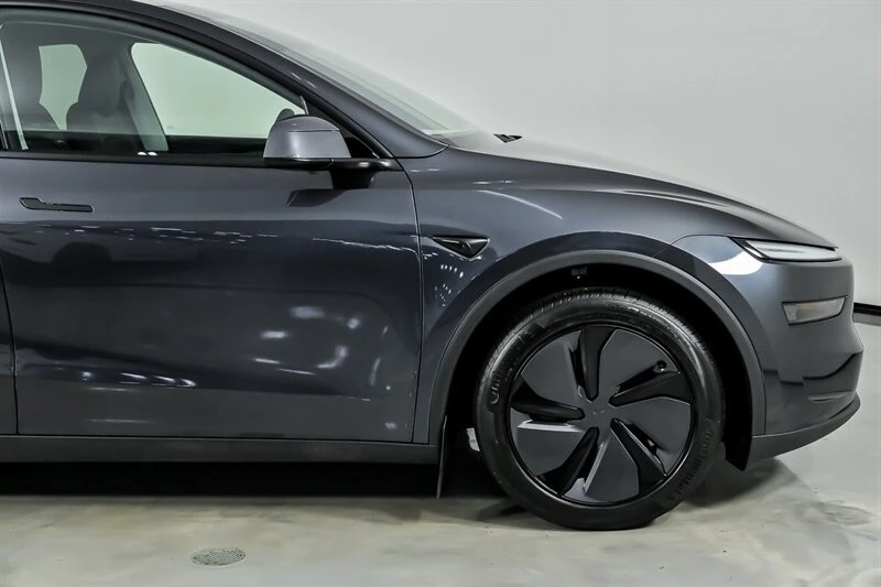 2026 Tesla Model Y - Image 15 of 21