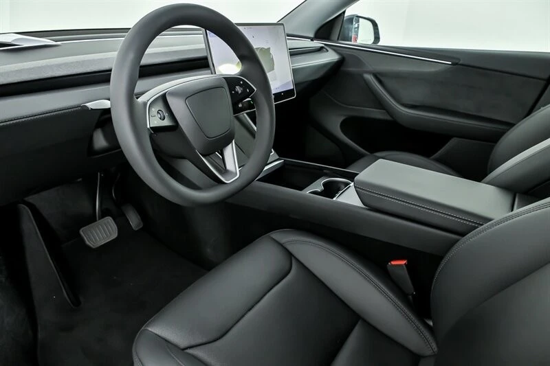 2026 Tesla Model Y - Image 19 of 21