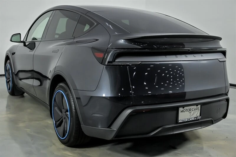2026 Tesla Model Y - Image 10 of 21