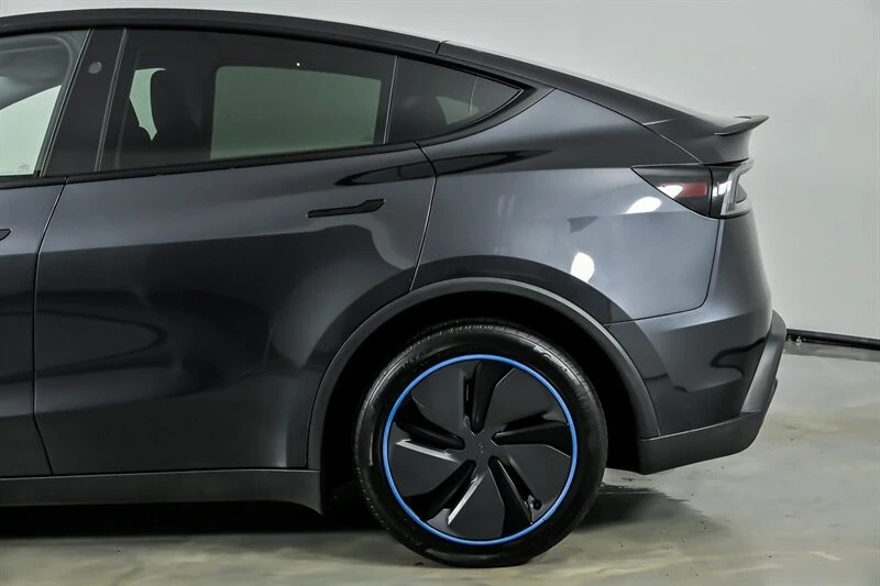 2026 Tesla Model Y - Image 9 of 21