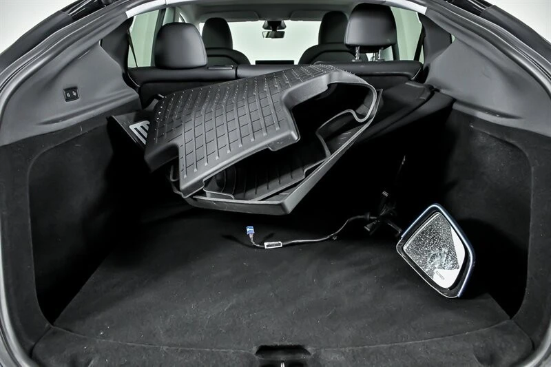 2026 Tesla Model Y - Image 16 of 21