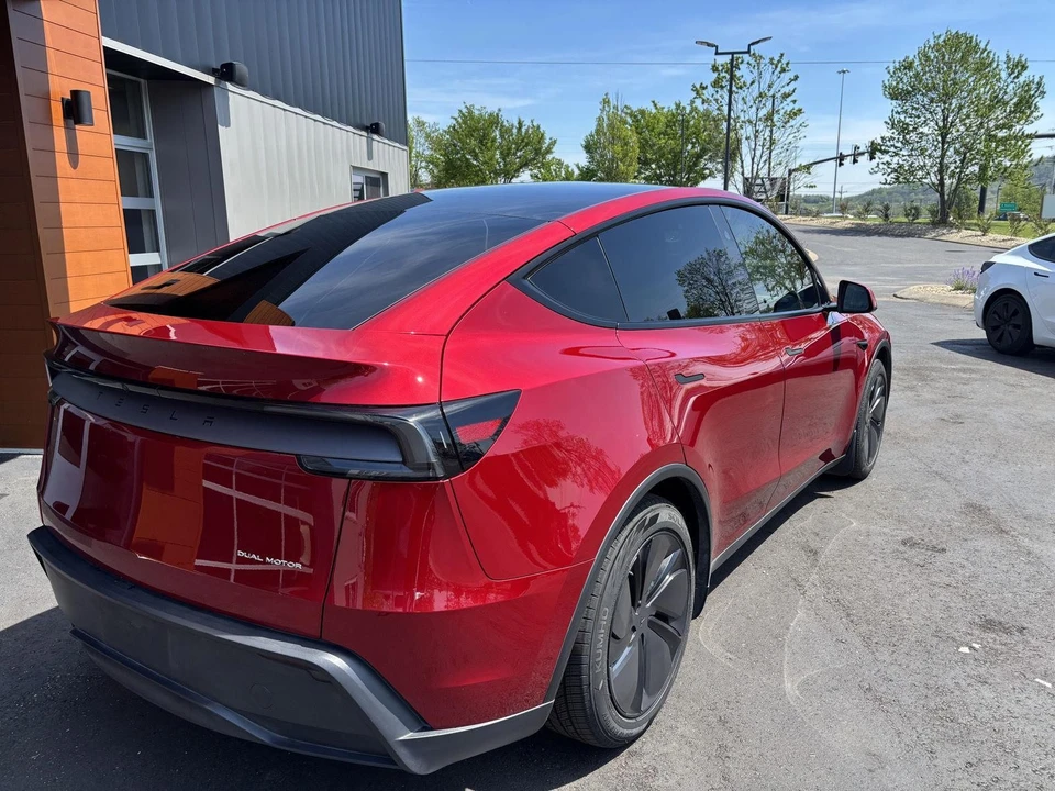 2026 Tesla Model Y - Image 8 of 19