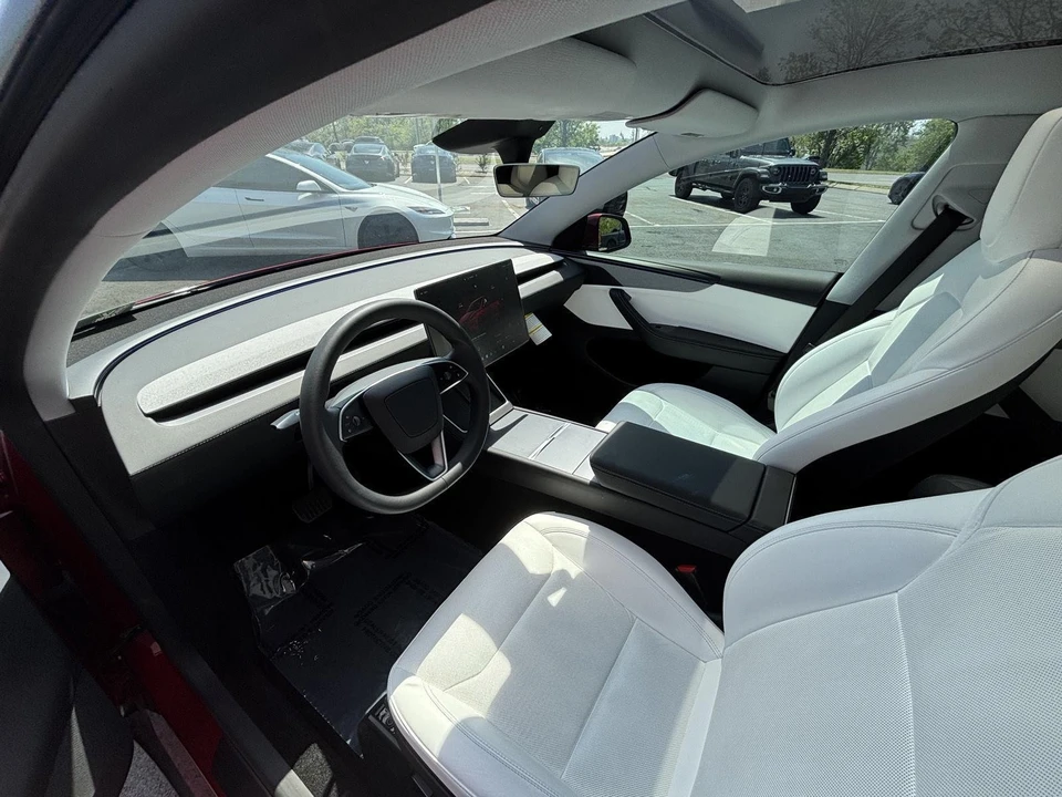 2026 Tesla Model Y - Image 16 of 19