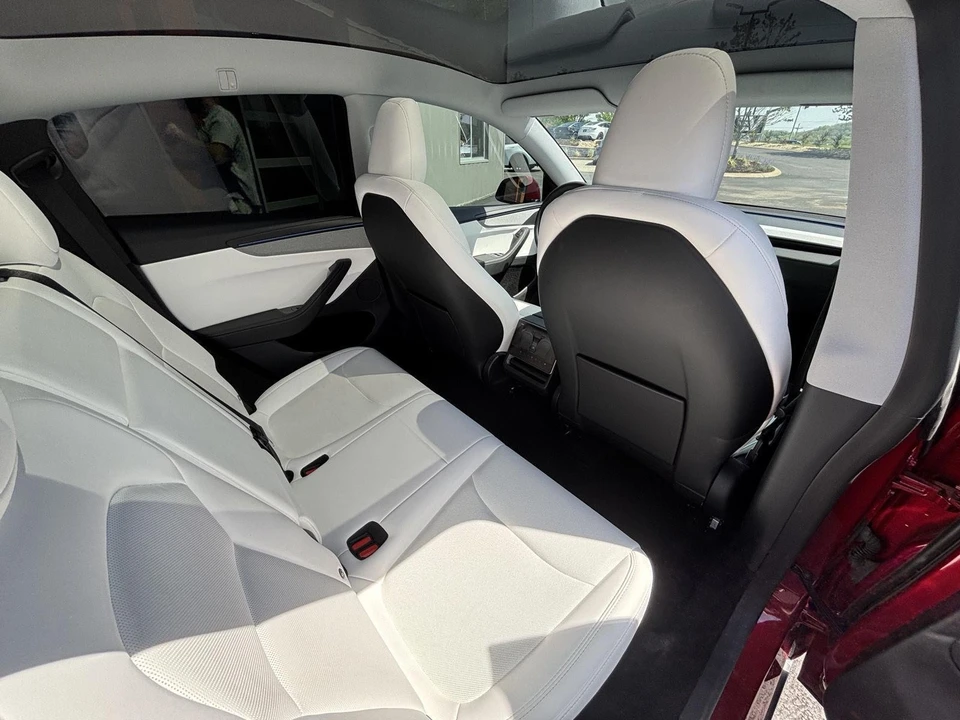 2026 Tesla Model Y - Image 15 of 19