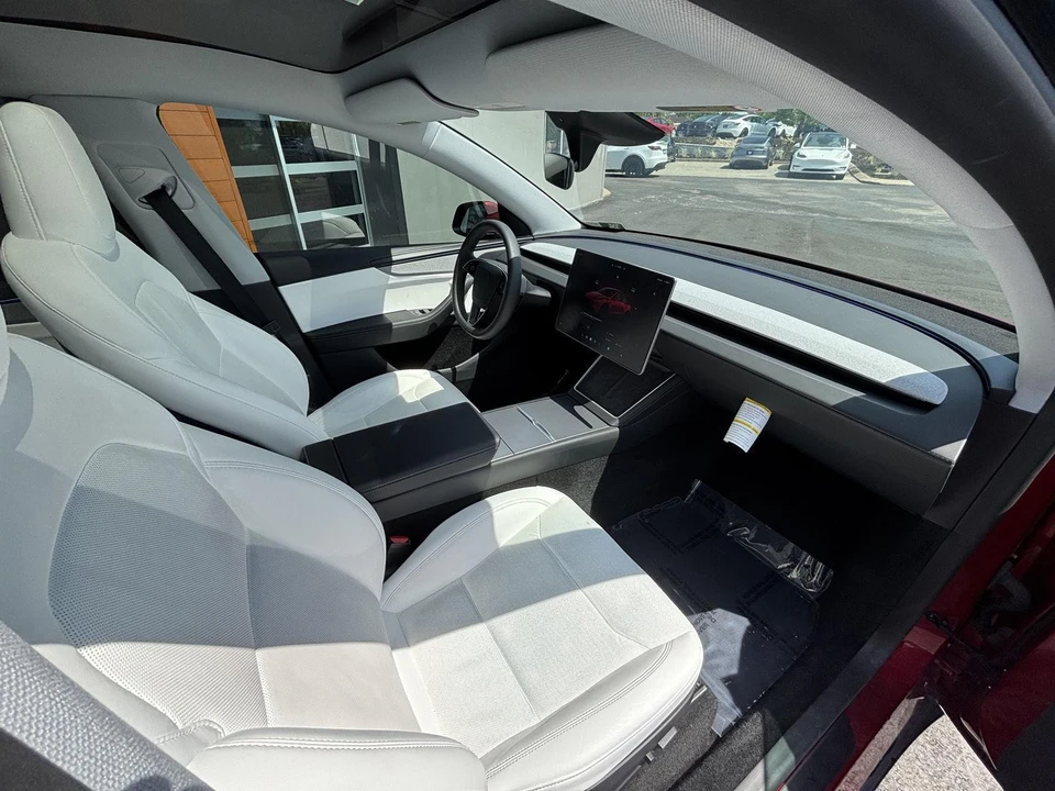 2026 Tesla Model Y - Image 17 of 19