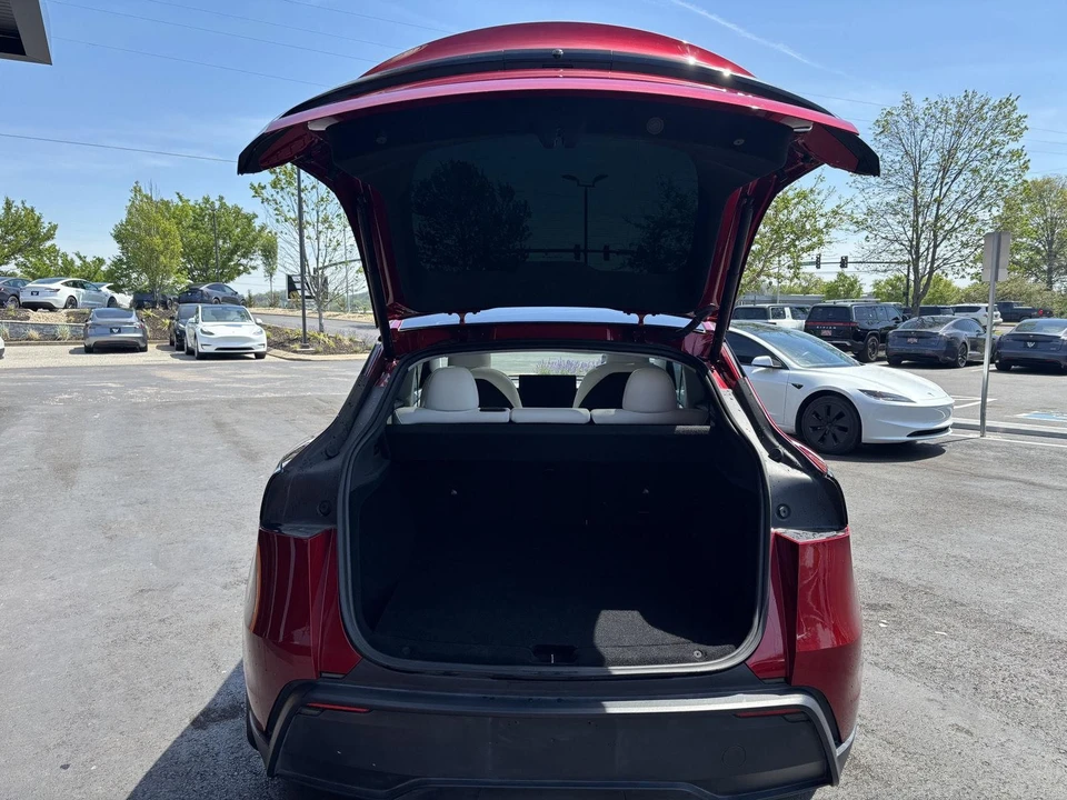 2026 Tesla Model Y - Image 9 of 19