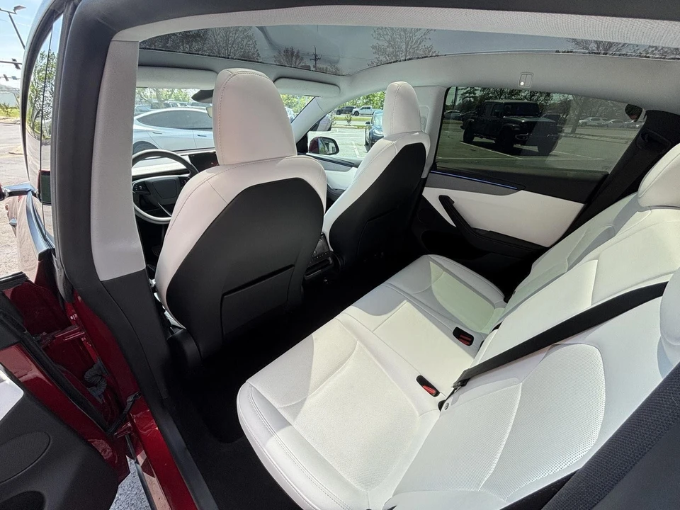 2026 Tesla Model Y - Image 14 of 19