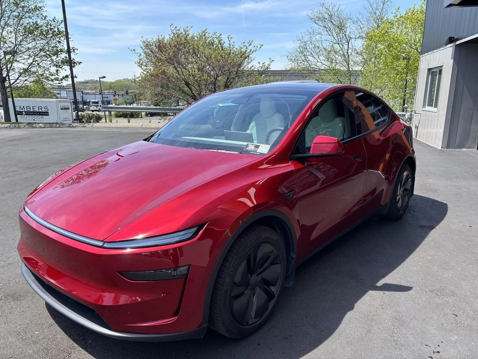 2026 Tesla Model Y - Image 4 of 19