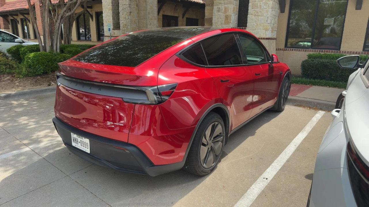 2026 Tesla Model Y - Image 5 of 13