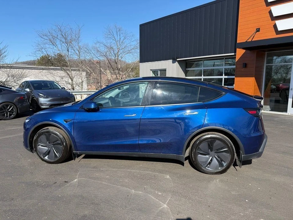 2026 Tesla Model Y - Image 8 of 21