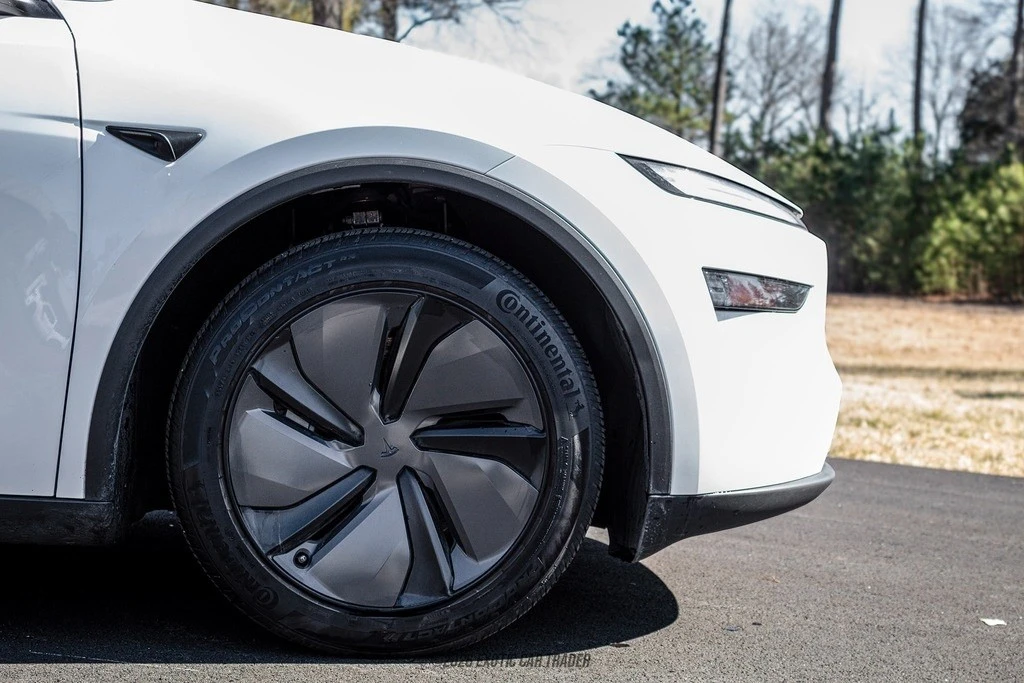 2026 Tesla Model Y - Image 11 of 12