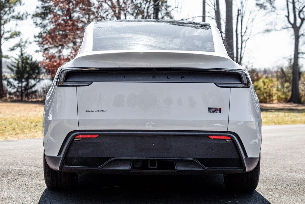 2026 Tesla Model Y - Image 7 of 12