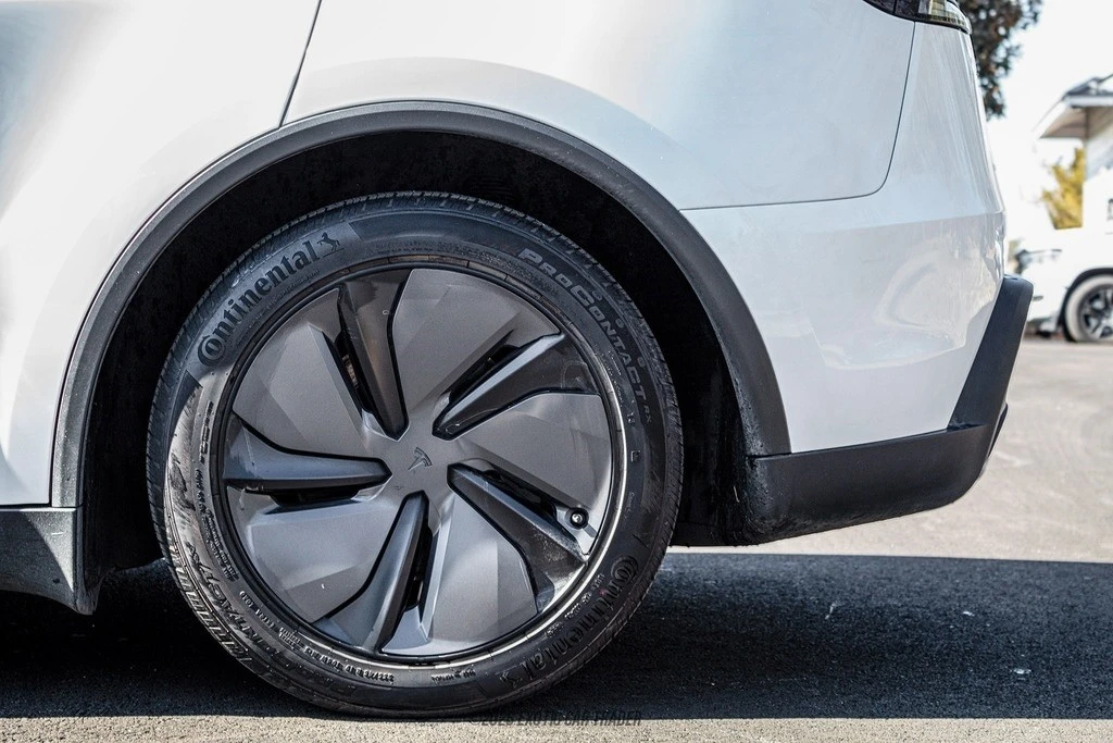 2026 Tesla Model Y - Image 5 of 12