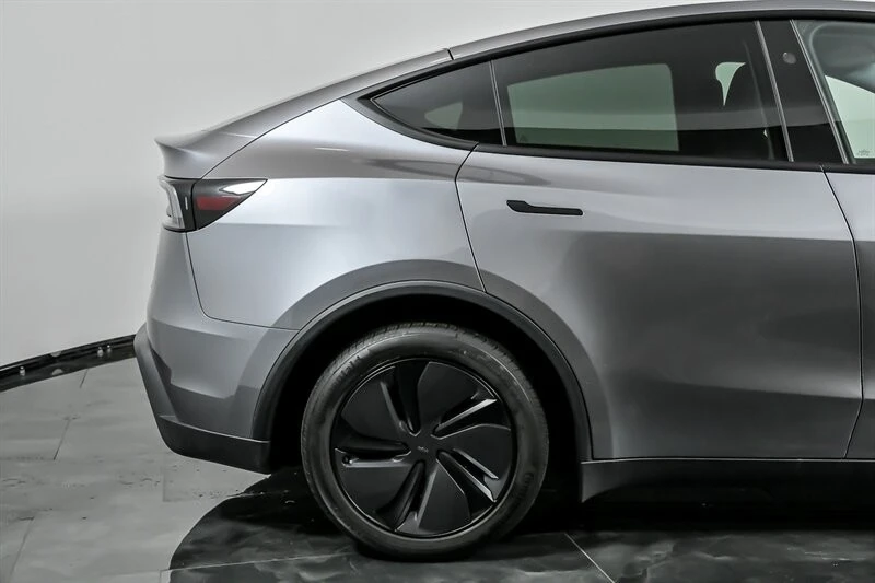 2026 Tesla Model Y - Image 11 of 21