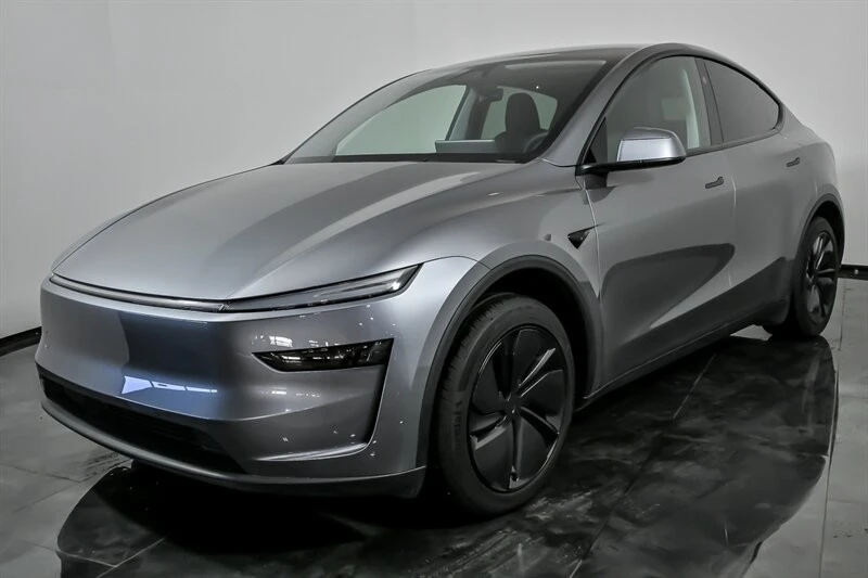 2026 Tesla Model Y - Image 5 of 21