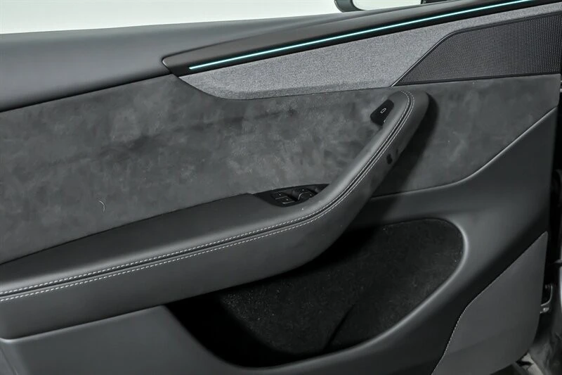 2026 Tesla Model Y - Image 15 of 21
