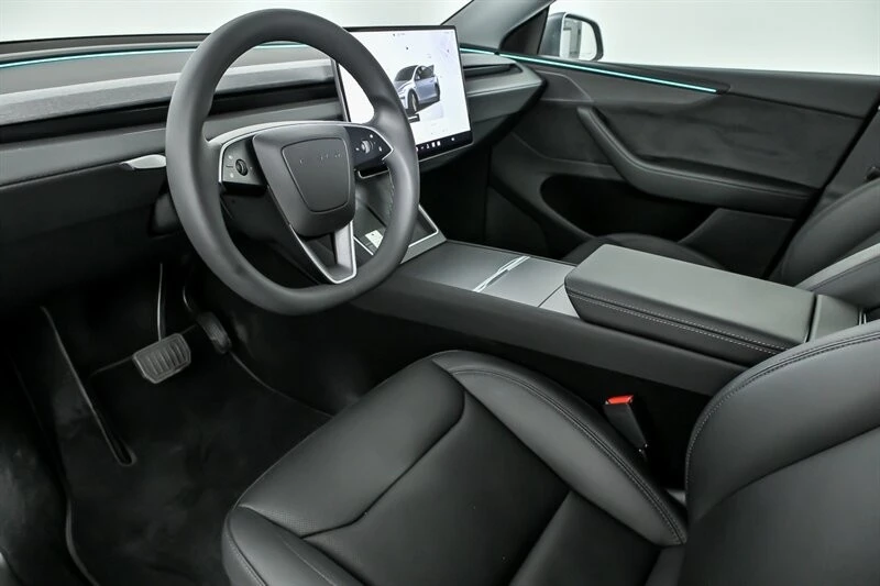 2026 Tesla Model Y - Image 16 of 21