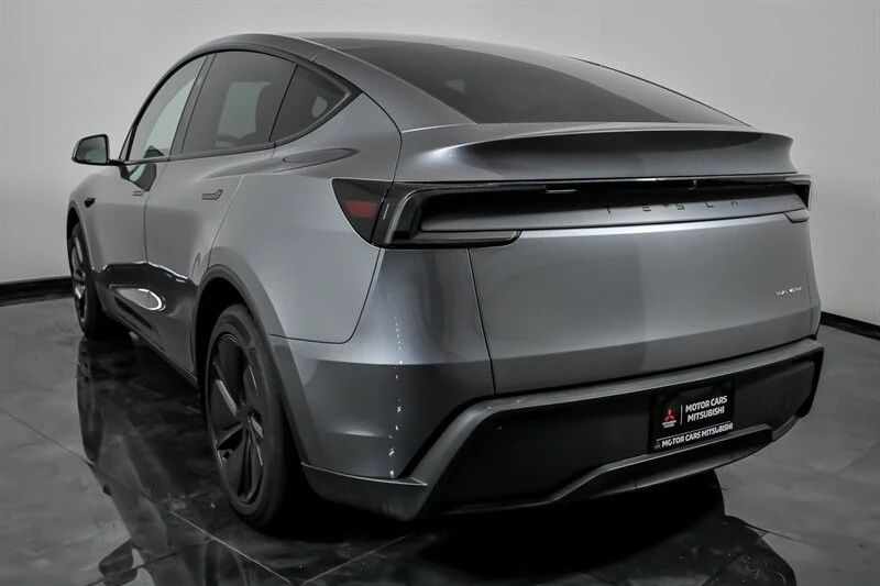 2026 Tesla Model Y - Image 8 of 21