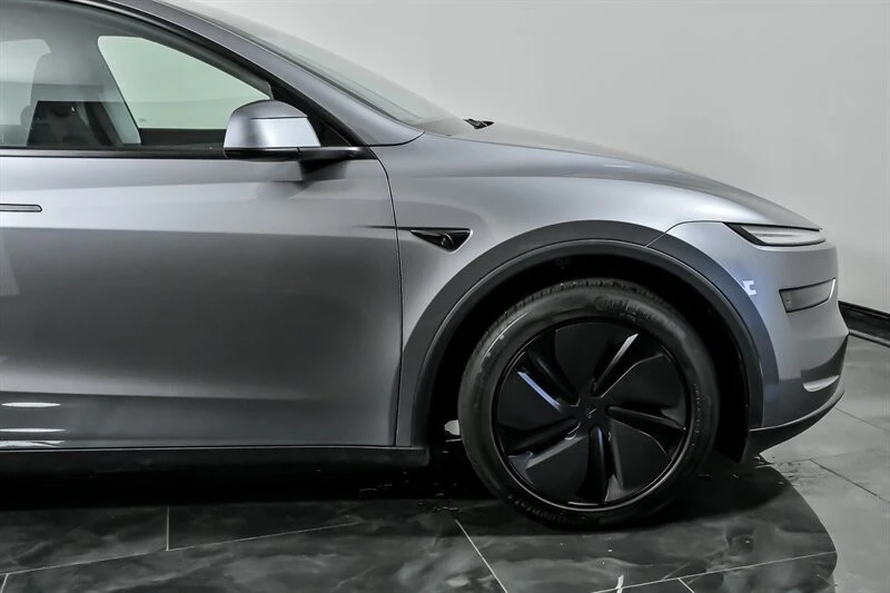 2026 Tesla Model Y - Image 12 of 21