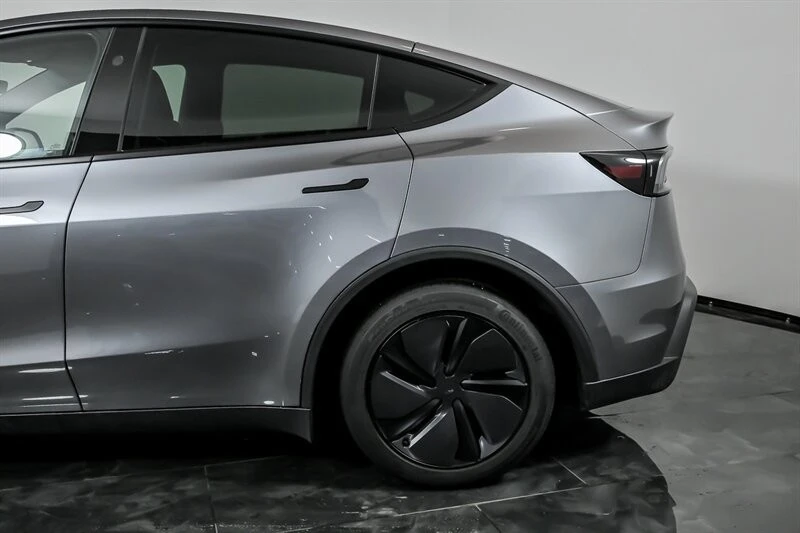 2026 Tesla Model Y - Image 7 of 21