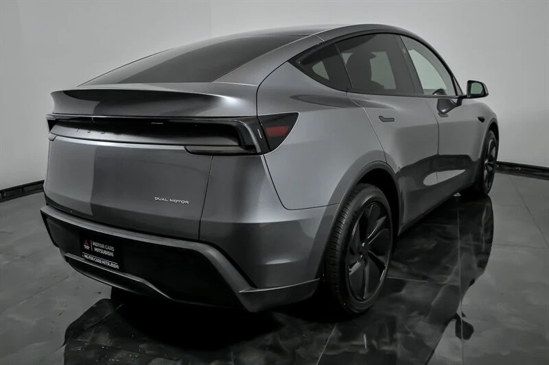 2026 Tesla Model Y - Image 10 of 21