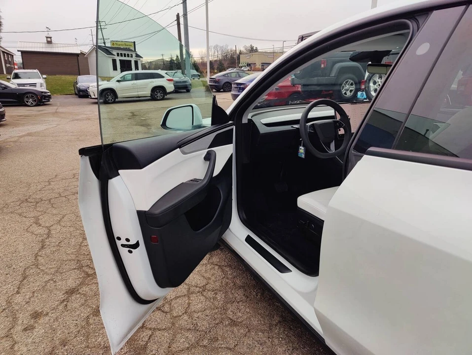 2026 Tesla Model Y - Image 9 of 12