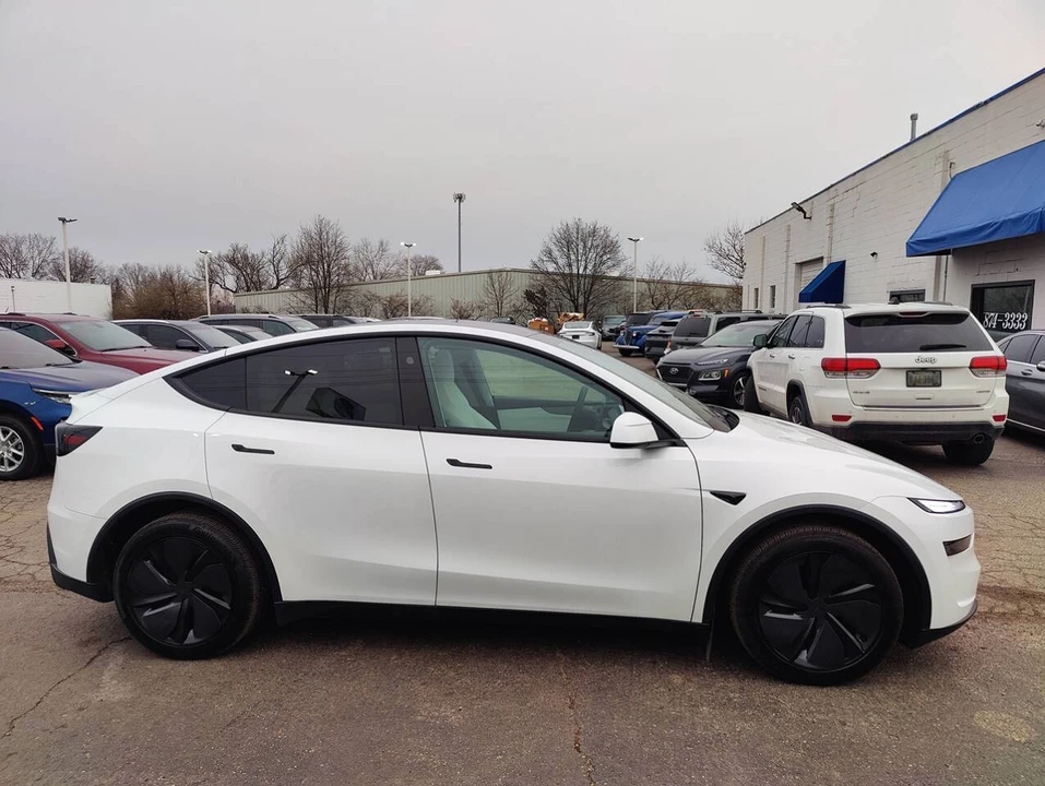 2026 Tesla Model Y - Image 3 of 12