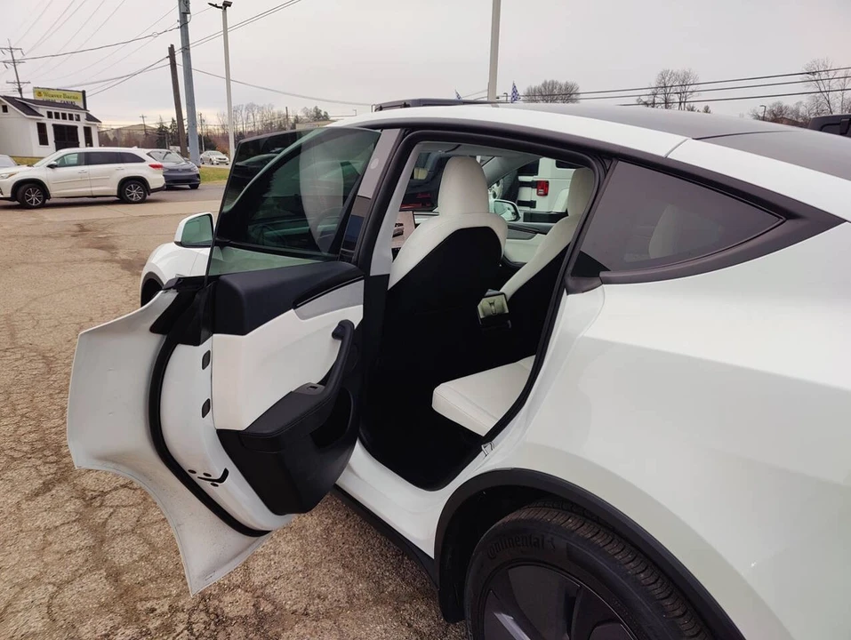 2026 Tesla Model Y - Image 12 of 12