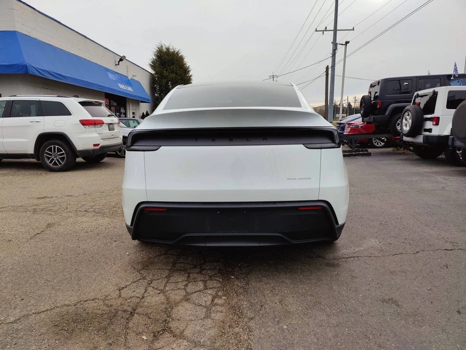 2026 Tesla Model Y - Image 5 of 12