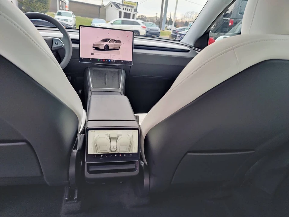 2026 Tesla Model Y - Image 10 of 12