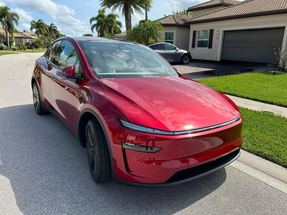 2026 Tesla Model Y - Image 8 of 31
